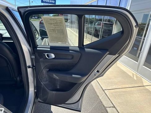 Certified 2025 Volvo XC40 B5 Core AWD/4WD image 12