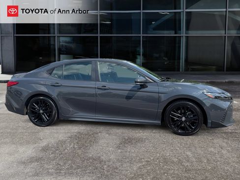 Used 2025 Toyota Camry SE FWD image 10