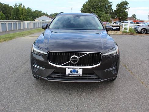Used 2022 Volvo XC60 B5 Momentum w/ Protection Package Premier FWD image 2