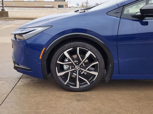 Used 2025 Toyota Prius Plug-In Hybrid image 9