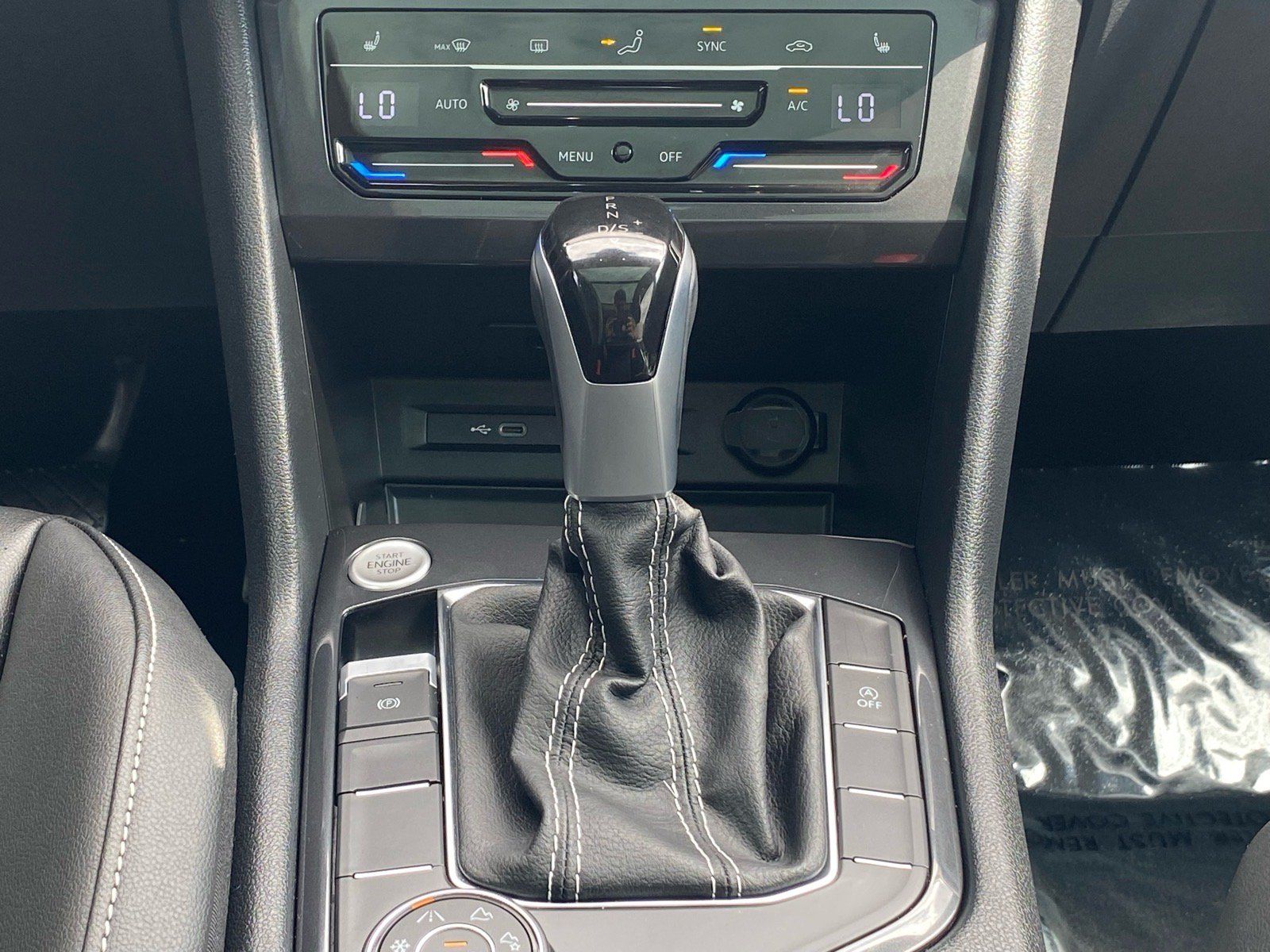 Certified 2024 Volkswagen Tiguan SE AWD/4WD image 9