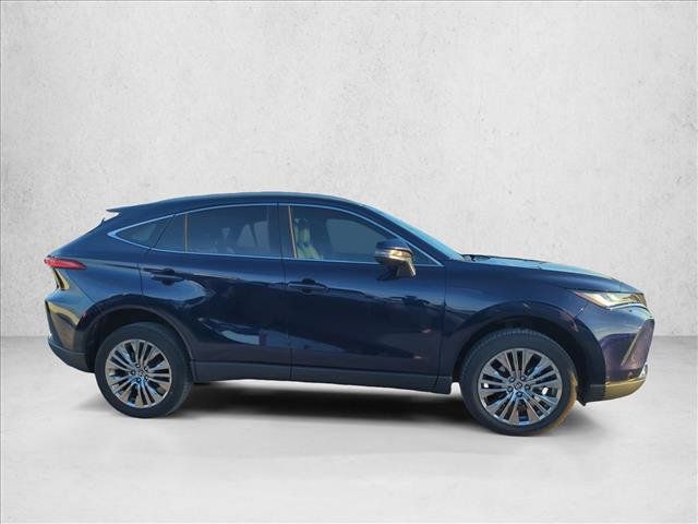 Certified 2023 Toyota Venza XLE AWD/4WD image 4