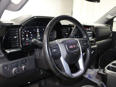 Used 2024 GMC Sierra 1500 SLE image 18