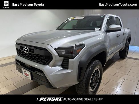 Certified 2024 Toyota Tacoma TRD Off-Road AWD/4WD image 1