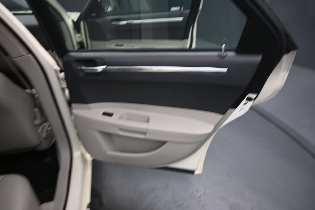 Used 2005 Chrysler 300 Touring w/ Sound Group RWD image 14