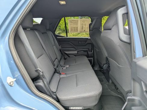 Used 2025 Toyota 4Runner SR5 AWD/4WD image 30