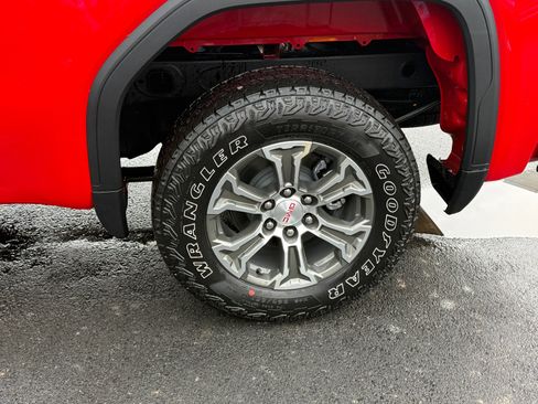 New 2026 GMC Sierra 1500 SLE image 10