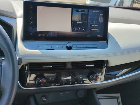 Used 2024 Nissan Rogue SL FWD image 17