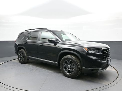 Certified 2023 Honda Pilot TrailSport image 4