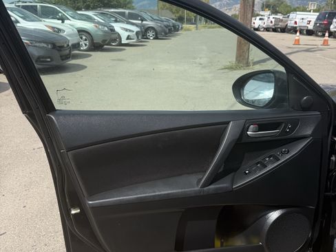 Used 2013 MAZDA MAZDA3 i Touring FWD image 18