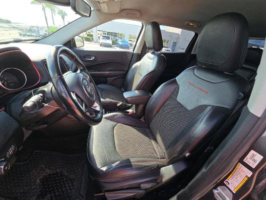 Used 2020 Jeep Compass Trailhawk AWD/4WD image 3