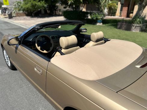 Used 2005 Ford Thunderbird Deluxe RWD image 8