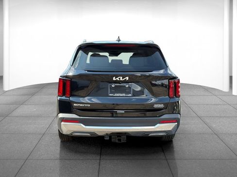 Used 2024 Kia Sorento S w/ Panoramic Sunroof Package FWD image 6
