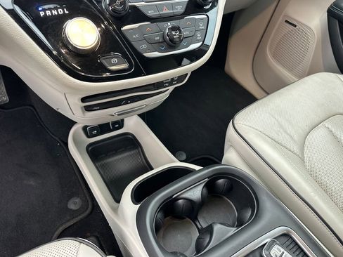 Used 2018 Chrysler Pacifica Limited w/ Advanced Safetytec Group image 32