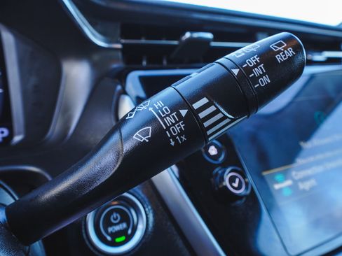 Used 2022 Chevrolet Bolt EUV LT w/ Convenience Package image 25