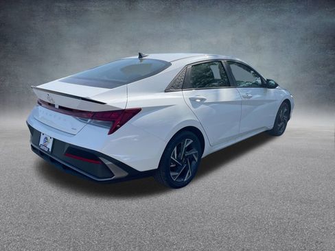 Used 2025 Hyundai Elantra SEL image 31