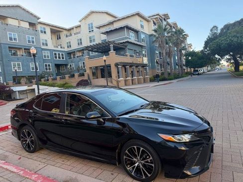 Used 2018 Toyota Camry SE FWD image 20