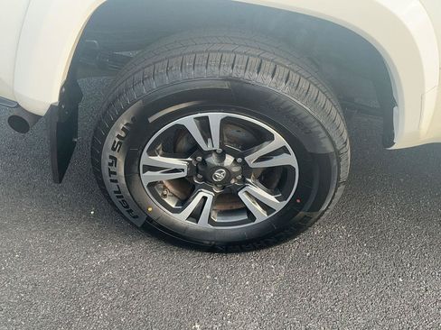 Used 2019 Toyota Tacoma TRD Sport AWD/4WD image 6