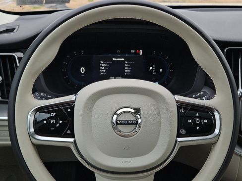 Certified 2024 Volvo XC60 B5 Core w/ Climate Package image 20