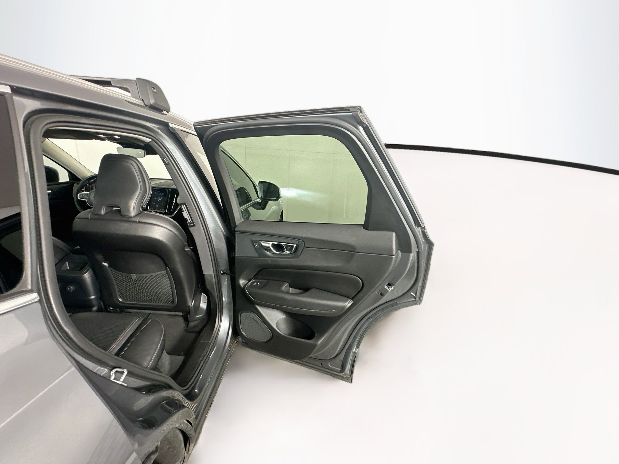 Used 2021 Volvo XC60 T8 Inscription w/ Advanced Package AWD/4WD image 31