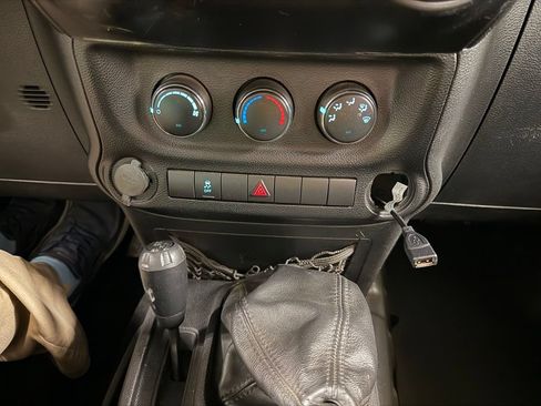 Used 2011 Jeep Wrangler Sport AWD/4WD image 22