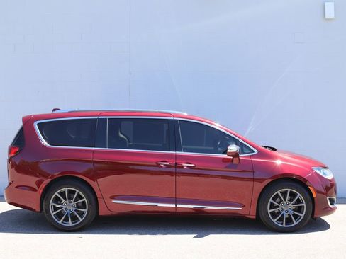 Used 2020 Chrysler Pacifica Limited FWD image 5