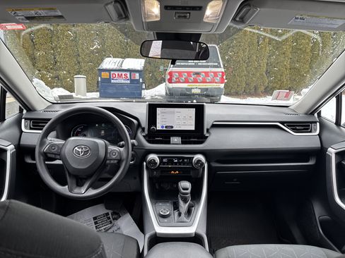 Certified 2025 Toyota RAV4 XLE image 17