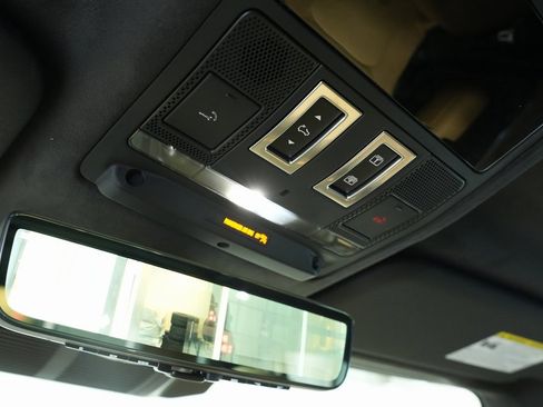 Used 2025 Land Rover Defender 110 X image 27