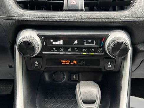Used 2020 Toyota RAV4 LE AWD/4WD image 27