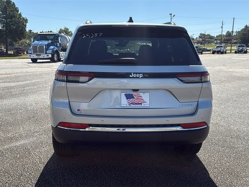 New 2025 Jeep Grand Cherokee Limited image 7