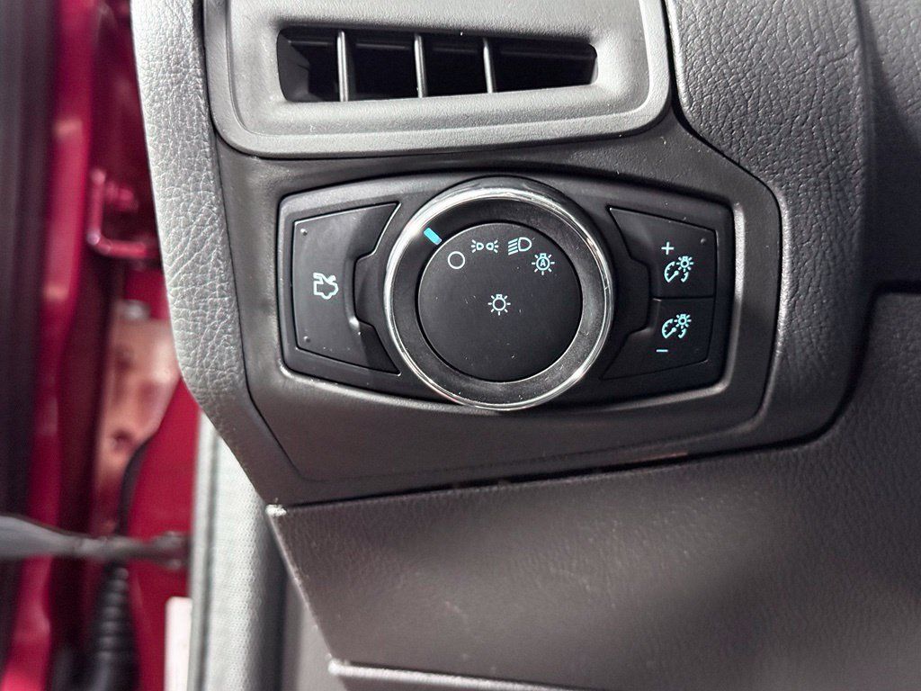 Used 2014 Ford Focus SE FWD image 18