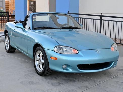 Used 2002 MAZDA MX-5 Miata image 13