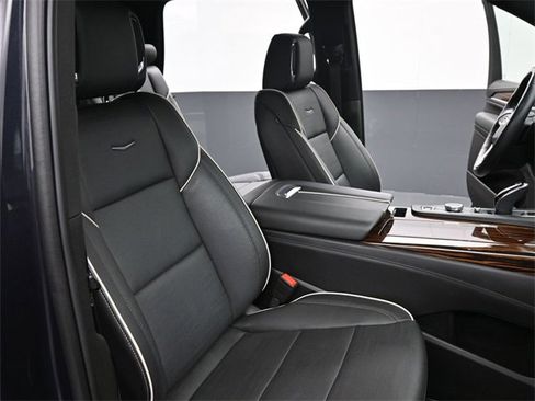 Used 2022 Cadillac Escalade Premium Luxury image 28