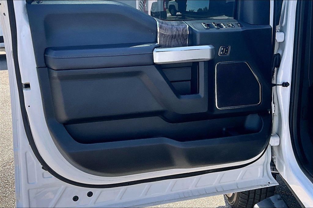Used 2018 Ford F350 Lariat w/ Lariat Ultimate Package AWD/4WD image 20