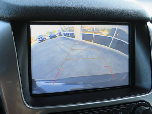 Used 2020 Chevrolet Suburban LT image 21