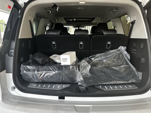 New 2026 INFINITI QX80 Luxe image 10