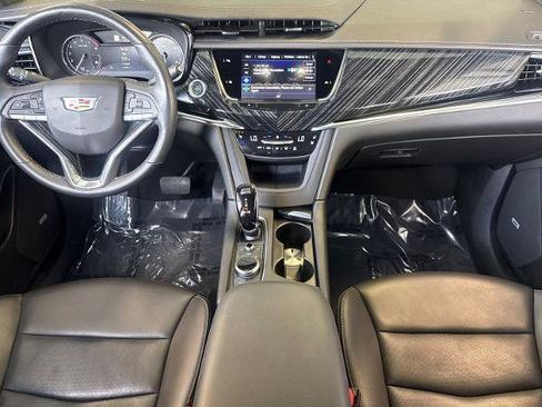 Certified 2025 Cadillac XT6 Premium Luxury FWD image 14
