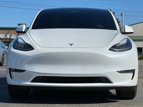Used 2020 Tesla Model Y Long Range image 12