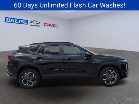 New 2026 Chevrolet Trax LT w/ Sunroof Package FWD image 2