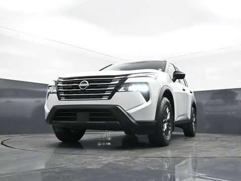 Used 2025 Nissan Rogue S FWD image 30