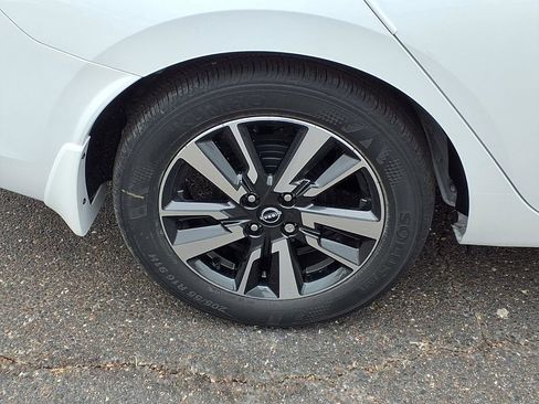 Used 2025 Nissan Versa SV w/ Trunk Package image 9