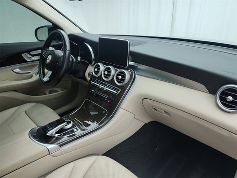 Used 2017 Mercedes-Benz GLC 300 4MATIC image 25