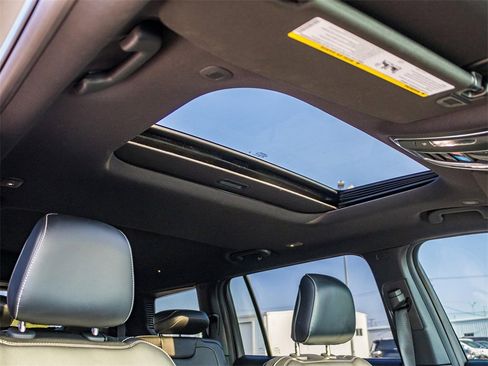 Used 2023 Jeep Grand Cherokee L Altitude image 12