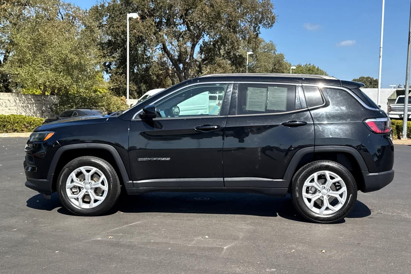 Used 2024 Jeep Compass Latitude AWD/4WD image 5