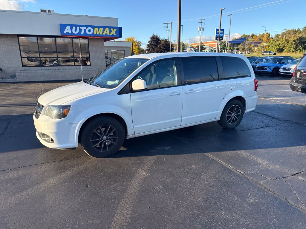Used 2018 Dodge Grand Caravan SE FWD image 2