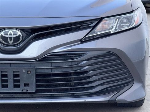 Used 2018 Toyota Camry LE image 8