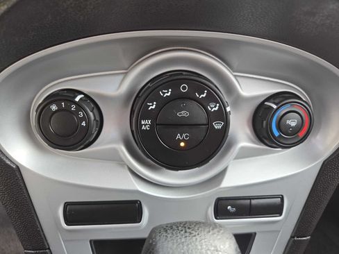 Used 2016 Ford Fiesta SE FWD image 22