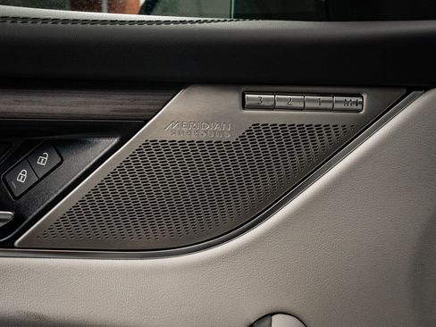 Used 2023 Jaguar F-PACE S image 27