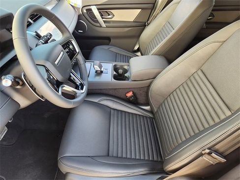 Used 2026 Land Rover Discovery Sport Landmark image 9