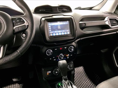 Used 2019 Jeep Renegade Latitude w/ Cold Weather Group image 9